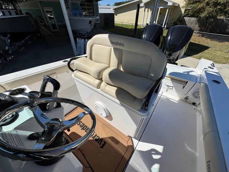 Slide: The Image of 2017 Everglades 273 Center Console boat with dual seats and steering wheel. - 35