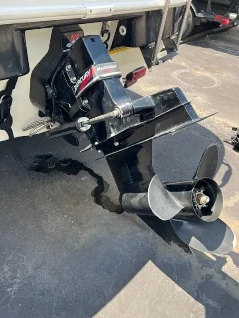 Slide: The Image of 2001 Wellcraft 175SS boat with Mercury outboard motor, rear view. - 11