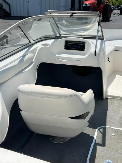 Slide: The Image of 2001 Wellcraft 175SS boat interior with white seating and dashboard. - 6