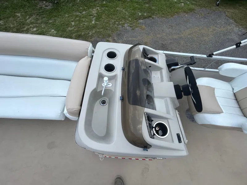 Slide: The Image of 2014 Bennington S22 Saltwater Series boat interior with steering console and seating. - 16