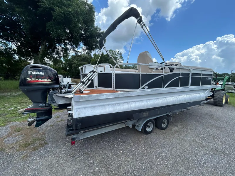 Slide: The Image of 2014 Bennington S22 Saltwater Series pontoon boat on trailer, featuring Yamaha outboard motor. - 4