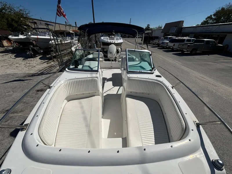 Slide: The Image of 1999 Boston Whaler 20 Ventura Bowrider with spacious seating and sleek design. - 12
