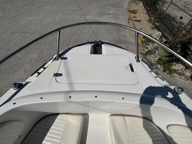 Slide: The Image of 1999 Boston Whaler 20 Ventura Bowrider, white bow area with seating and storage hatch. - 24