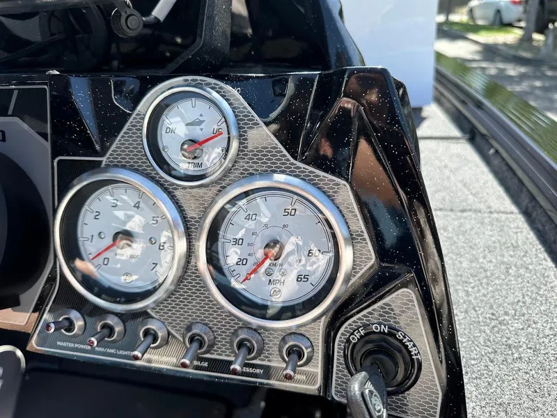 Slide: The Image of Dashboard of 2025 Lund 2075 Pro-V Bass XS boat with gauges and controls. - 29
