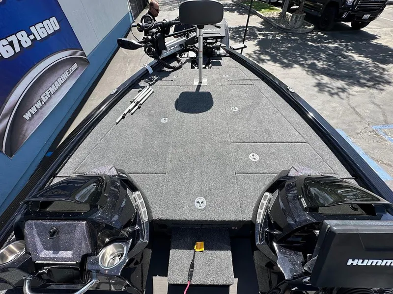 Slide: The Image of 2025 Lund 2075 Pro-V Bass XS boat with spacious deck and advanced equipment. - 30