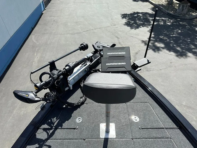 Slide: The Image of 2025 Lund 2075 Pro-V Bass XS boat deck with Humminbird electronics and trolling motor. - 36