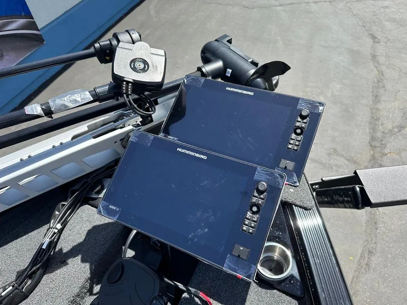 Slide: The Image of Dual fish finders on a 2025 Lund 2075 Pro-V Bass XS boat. - 38