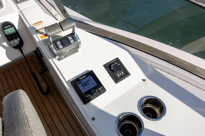 Slide: The Image of Azimut 72 2021 - 101