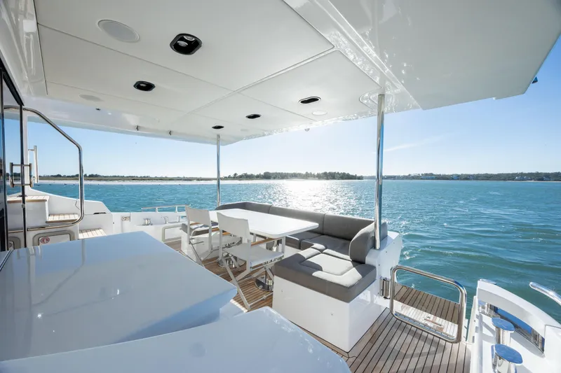 Slide: The Image of Azimut 72 2021 - 103