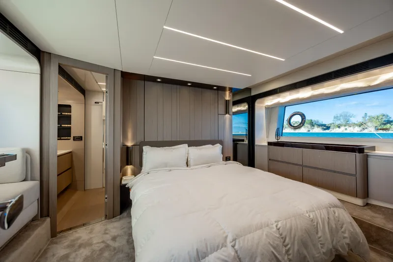 Slide: The Image of Azimut 72 2021 - 109