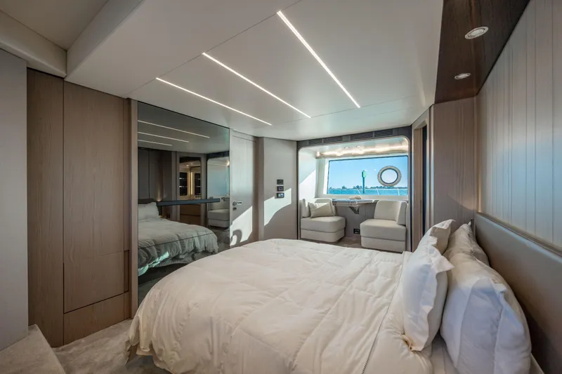 Slide: The Image of Azimut 72 2021 - 112