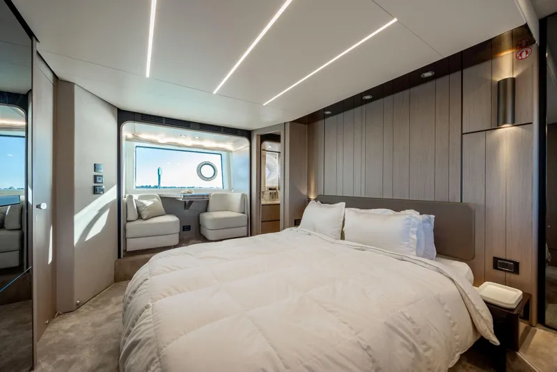 Slide: The Image of Azimut 72 2021 - 113