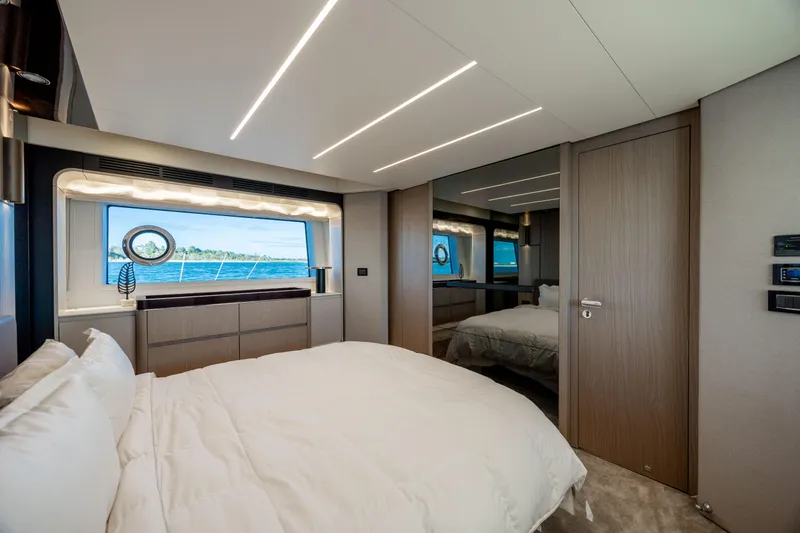 Slide: The Image of Azimut 72 2021 - 115