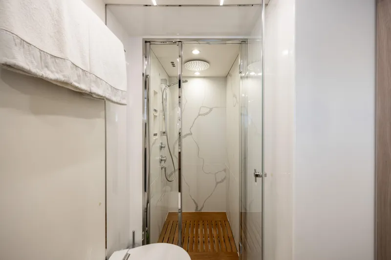 Slide: The Image of Azimut 72 2021 - 119