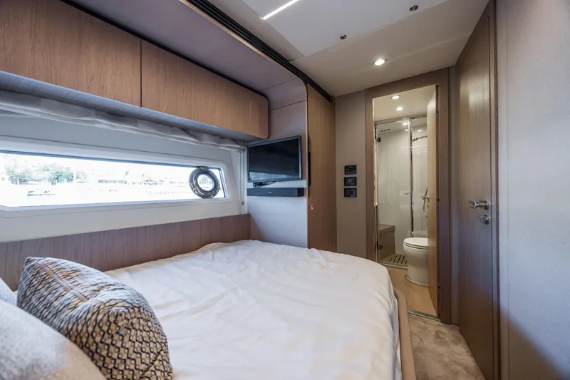 Slide: The Image of Azimut 72 2021 - 52