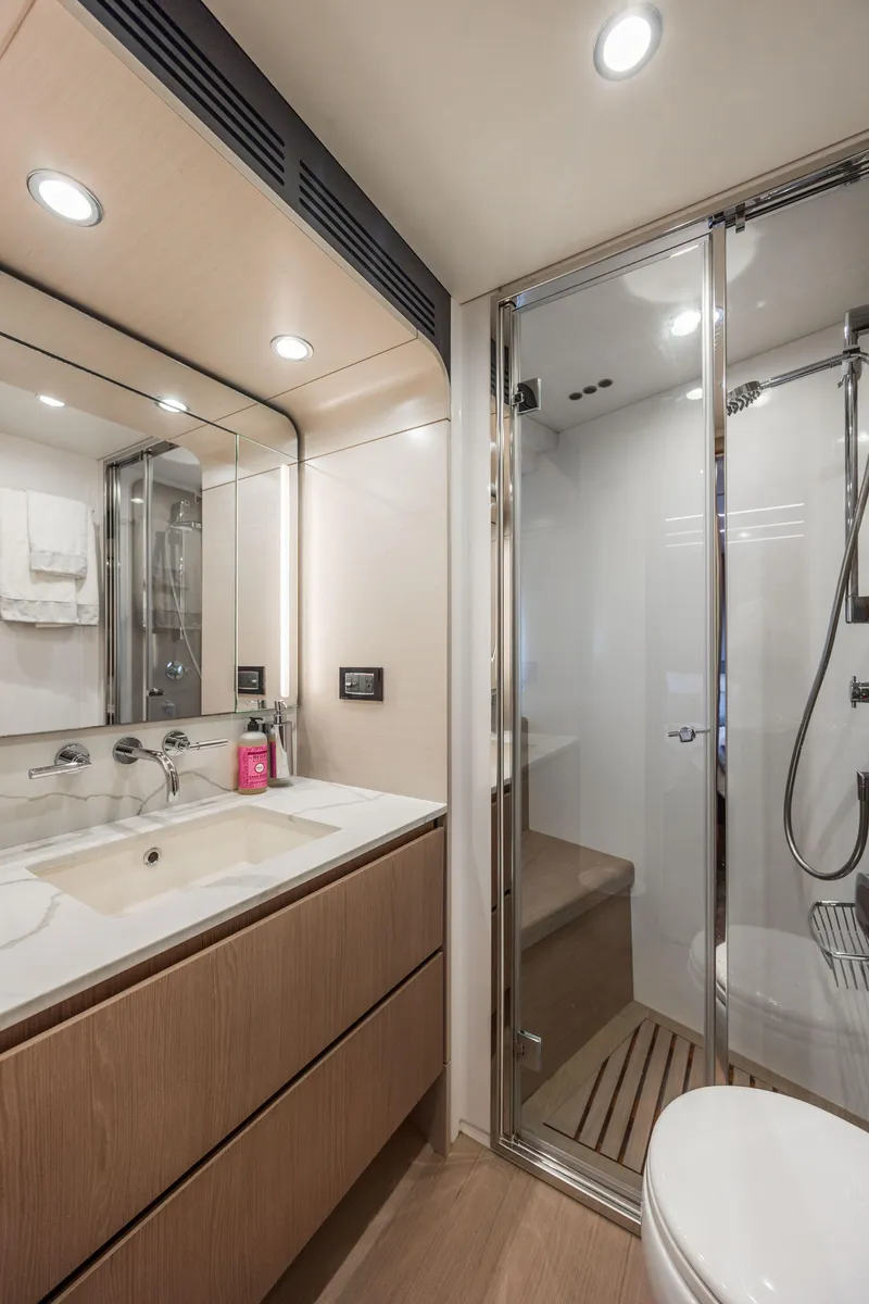 Slide: The Image of Azimut 72 2021 - 54