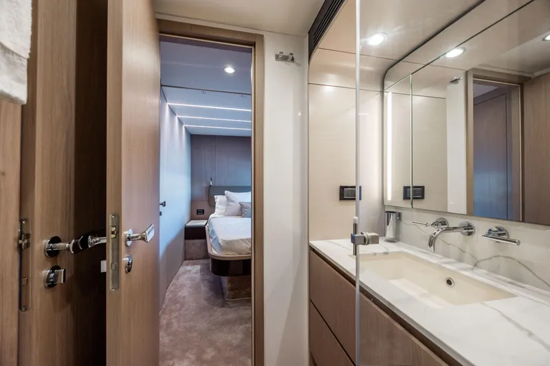 Slide: The Image of Azimut 72 2021 - 55