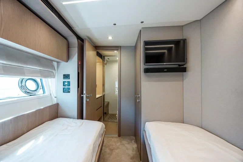 Slide: The Image of Azimut 72 2021 - 59