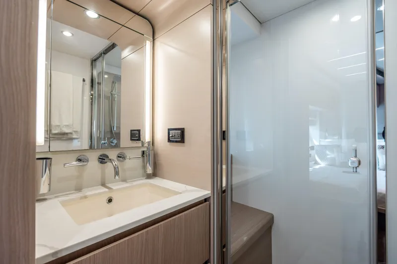 Slide: The Image of Azimut 72 2021 - 60