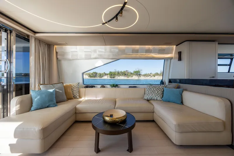 Slide: The Image of Azimut 72 2021 - 65