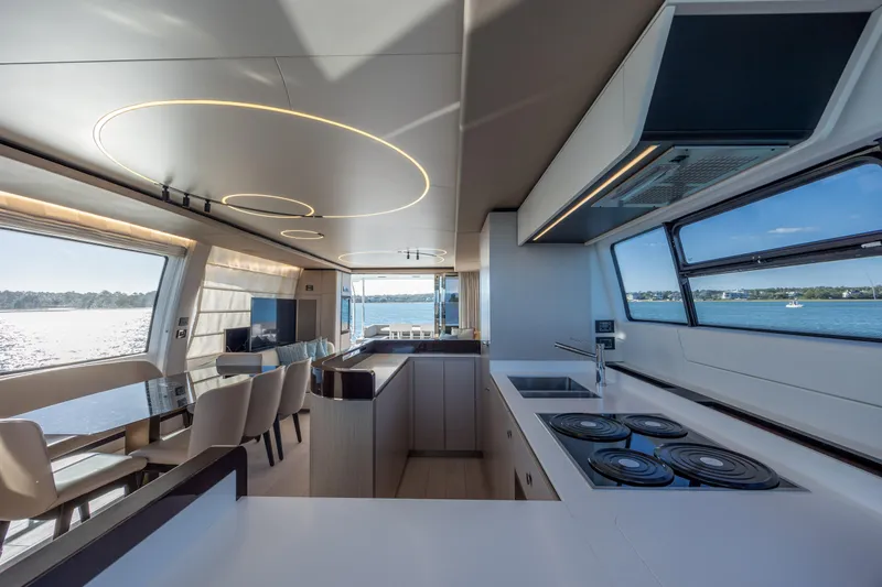 Slide: The Image of Azimut 72 2021 - 70