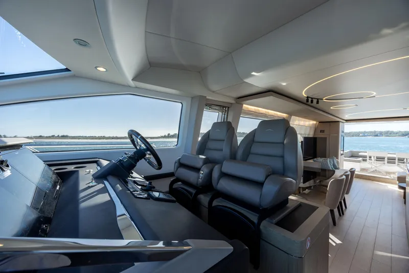 Slide: The Image of Azimut 72 2021 - 78