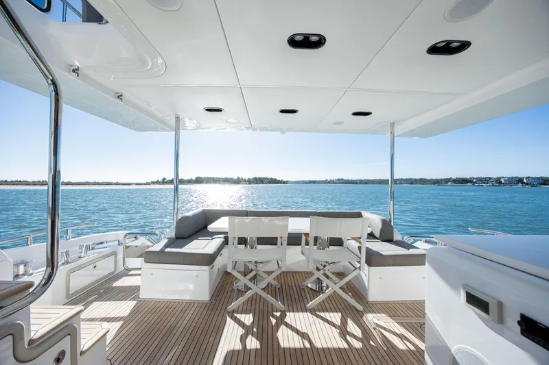 Slide: The Image of Azimut 72 2021 - 81