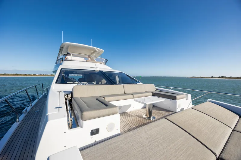 Slide: The Image of Azimut 72 2021 - 86