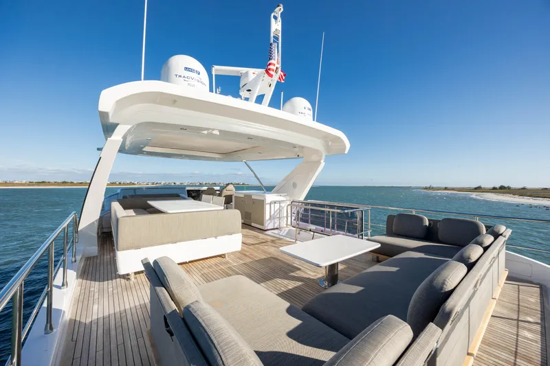 Slide: The Image of Azimut 72 2021 - 87