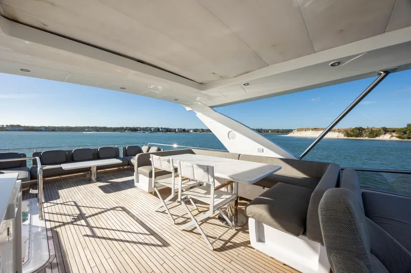 Slide: The Image of Azimut 72 2021 - 91