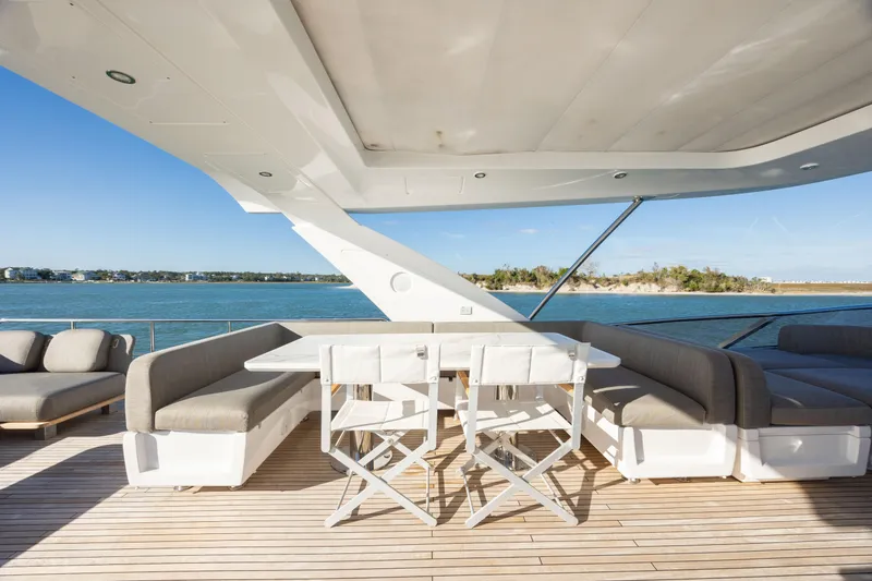 Slide: The Image of Azimut 72 2021 - 93