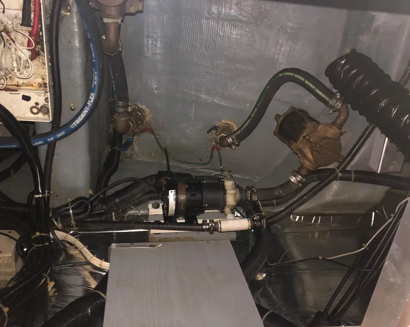 Slide: The Image of Carver 355 Aft Cabin 1996 - 56