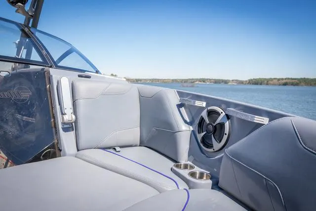 Slide: The Image of Malibu Wakesetter 23 LSV 2020 - 11
