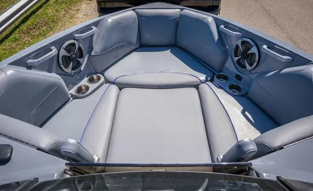 Slide: The Image of Malibu Wakesetter 23 LSV 2020 - 12