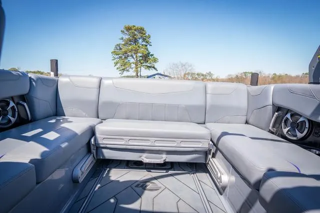 Slide: The Image of Malibu Wakesetter 23 LSV 2020 - 13