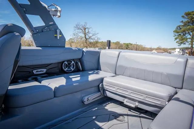 Slide: The Image of Malibu Wakesetter 23 LSV 2020 - 14