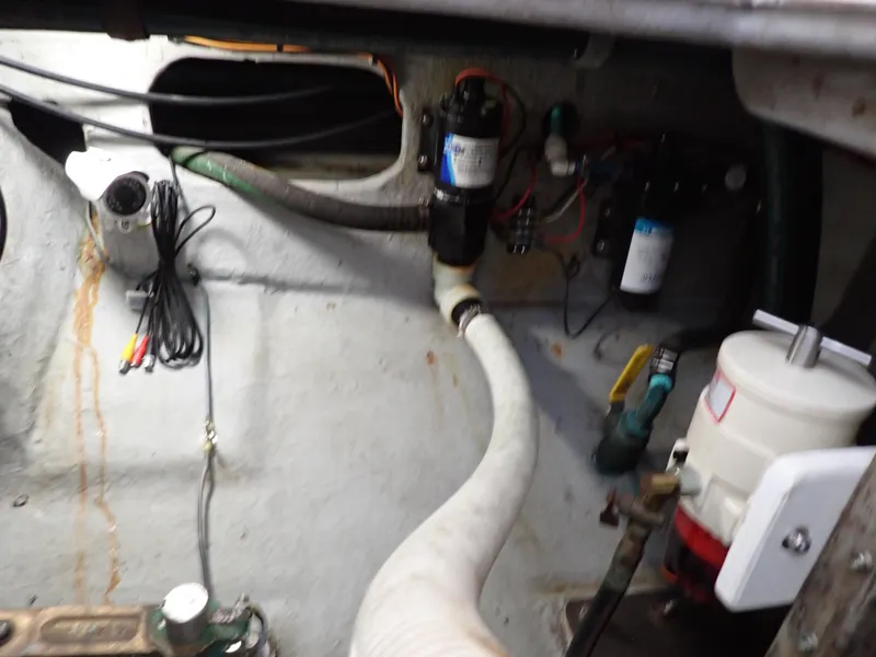 Slide: The Image of Albemarle 320 Express 1999 - 110