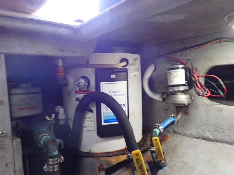 Slide: The Image of Albemarle 320 Express 1999 - 111