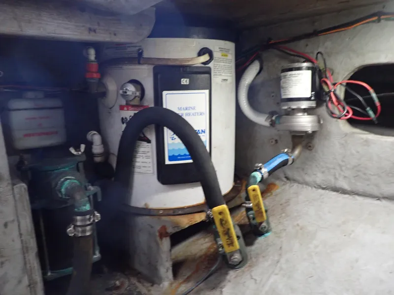 Slide: The Image of Albemarle 320 Express 1999 - 112