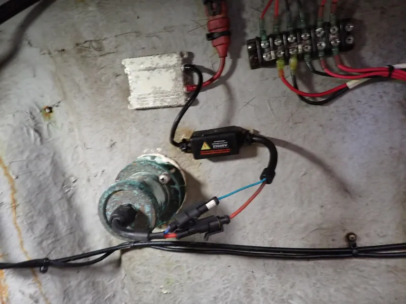 Slide: The Image of Albemarle 320 Express 1999 - 116