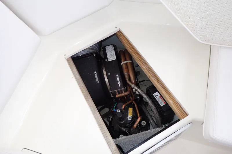 Slide: The Image of Albemarle 320 Express 1999 - 51