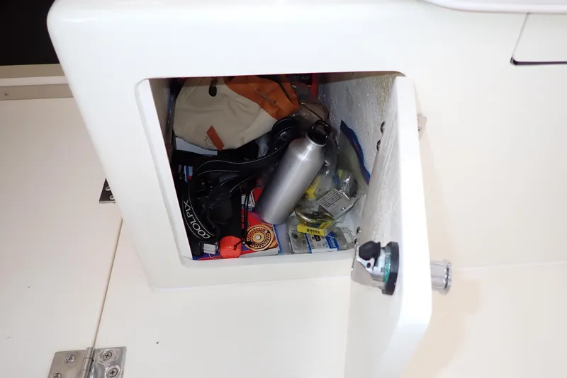 Slide: The Image of Albemarle 320 Express 1999 - 54