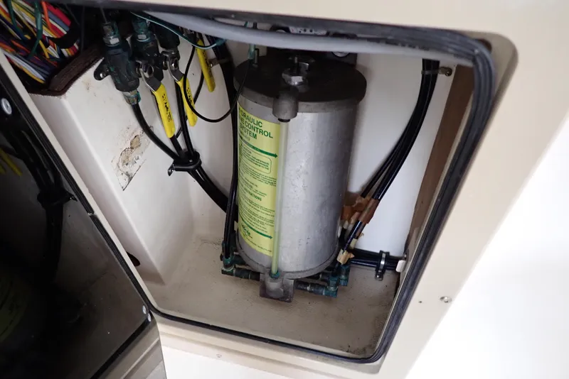 Slide: The Image of Albemarle 320 Express 1999 - 56