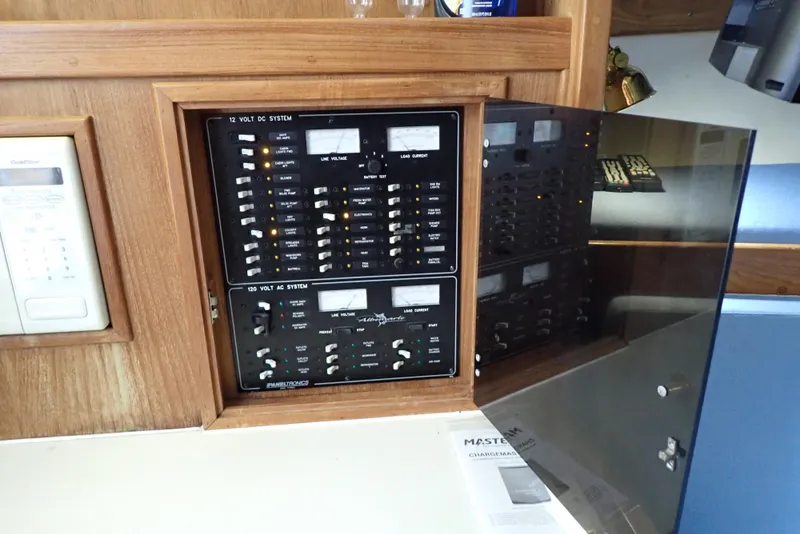 Slide: The Image of Albemarle 320 Express 1999 - 63