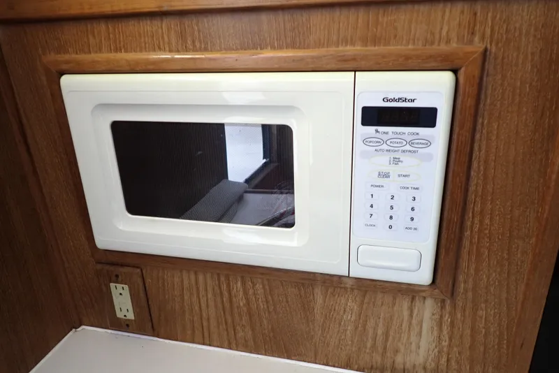 Slide: The Image of Albemarle 320 Express 1999 - 64