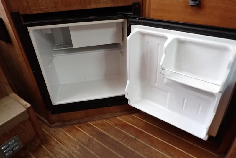 Slide: The Image of Albemarle 320 Express 1999 - 68