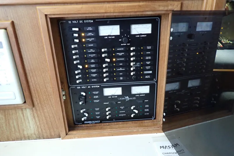 Slide: The Image of Albemarle 320 Express 1999 - 70