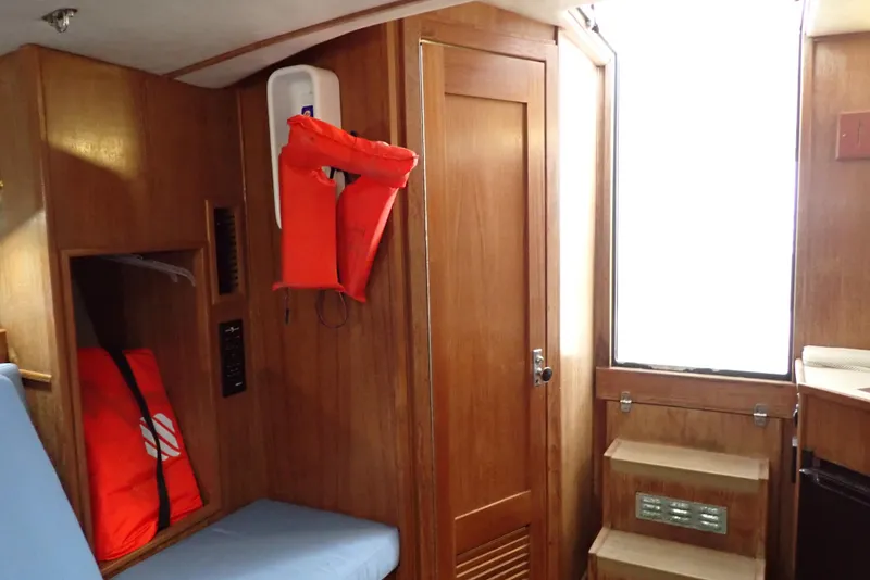 Slide: The Image of Albemarle 320 Express 1999 - 72