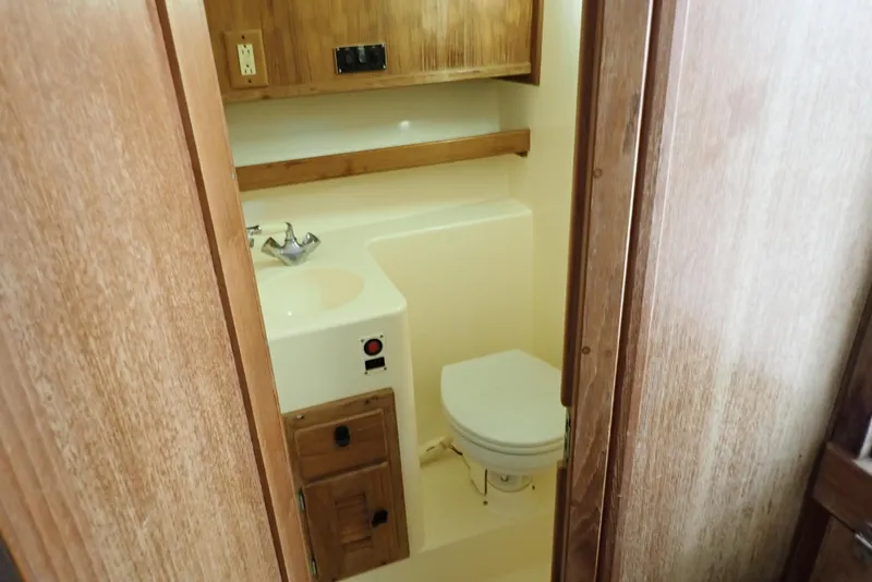 Slide: The Image of Albemarle 320 Express 1999 - 73