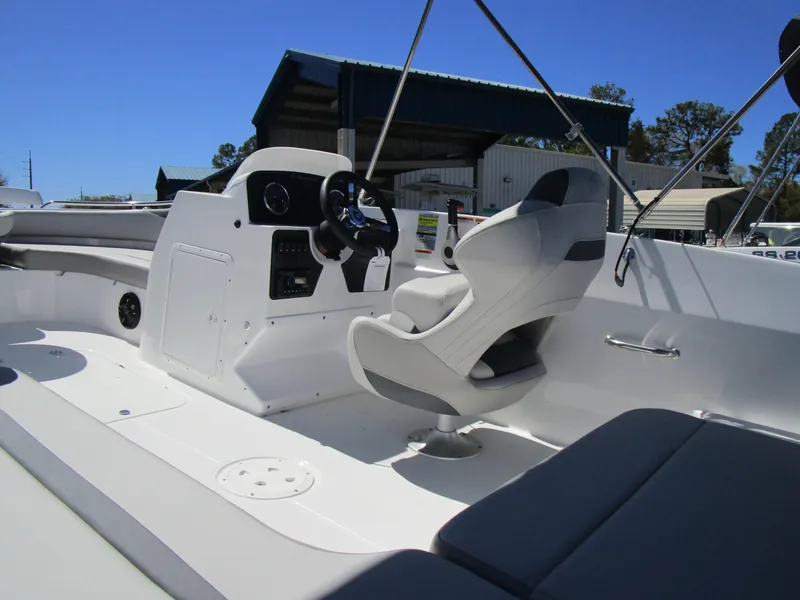 Slide: The Image of Hurricane SunDeck Sport OB SS 188 OB 2025 - 3